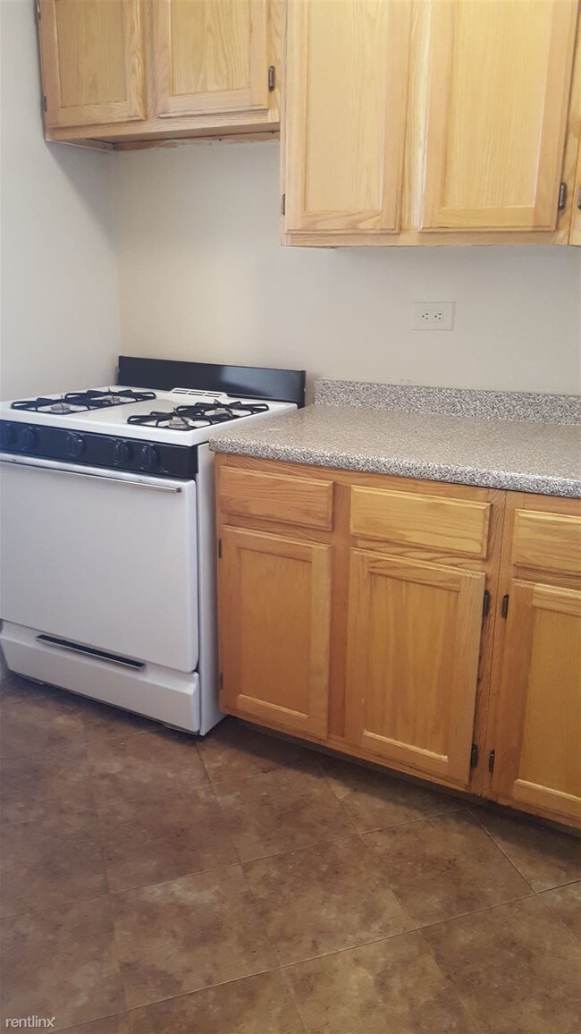Building Photo - 1 br, 1 bath  - 2875 Bainbridge Ave