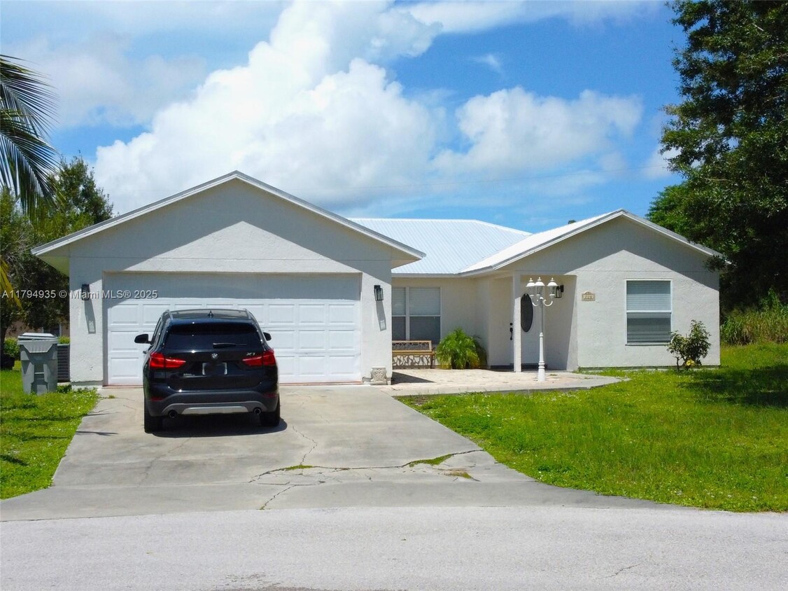 Foto principal - 720 2nd Pl SW