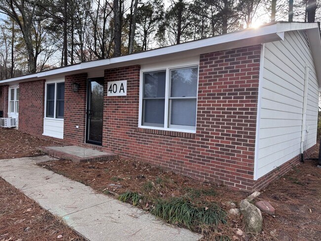 Foto del edificio - 40 Pine Dr