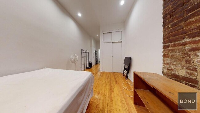 Foto del edificio - 332 E 93rd St