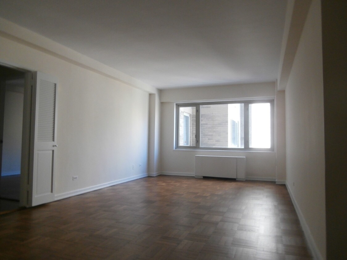 Primary Photo - 125 E 87th St