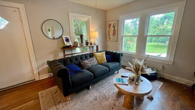 Foto del edificio - 515 E Live Oak St