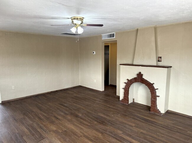 Building Photo - 368 E Alturas St, Tucson, AZ 85705