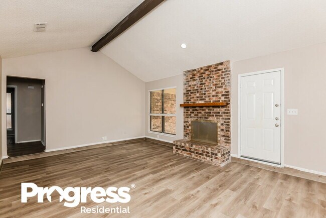 Building Photo - 3621 Willowbrook Dr