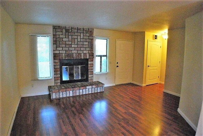 Building Photo - 3055 Northwoods Way
