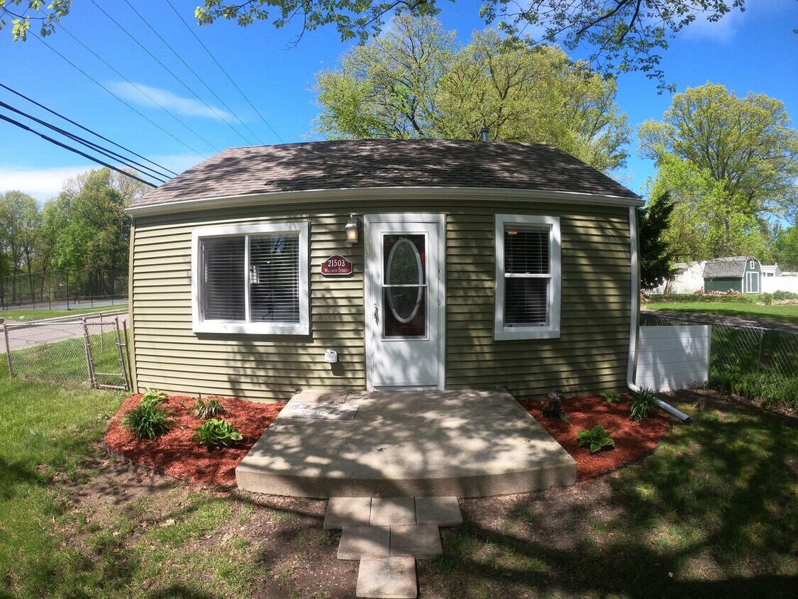 Primary Photo - Completely redone Farmington Hills ranch!!...