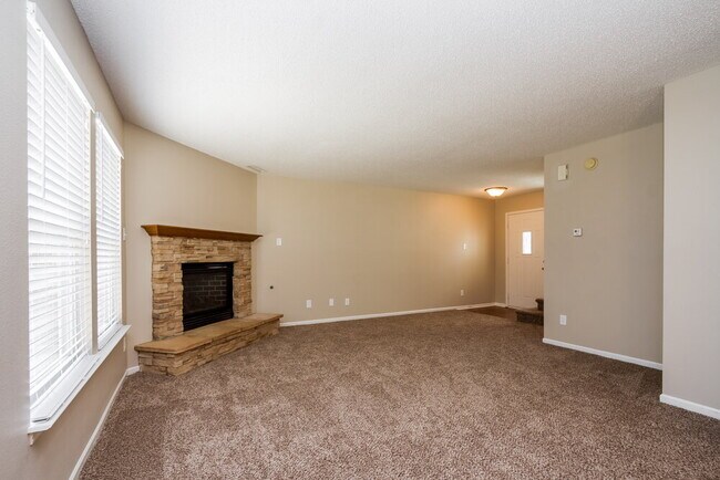 Foto del edificio - 2041 Dutch Elm Dr