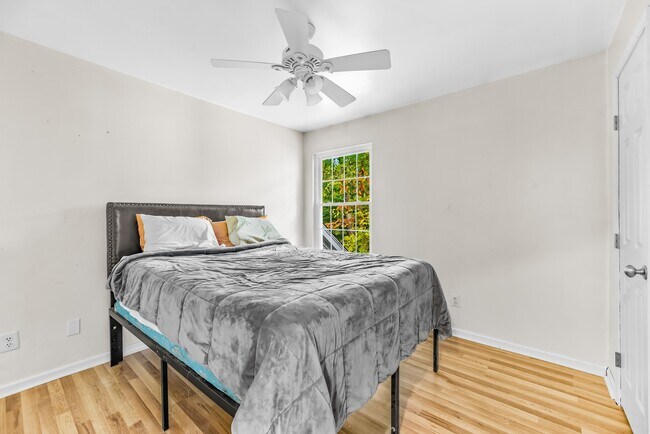 Foto del edificio - 13570 Lord Sterling Pl