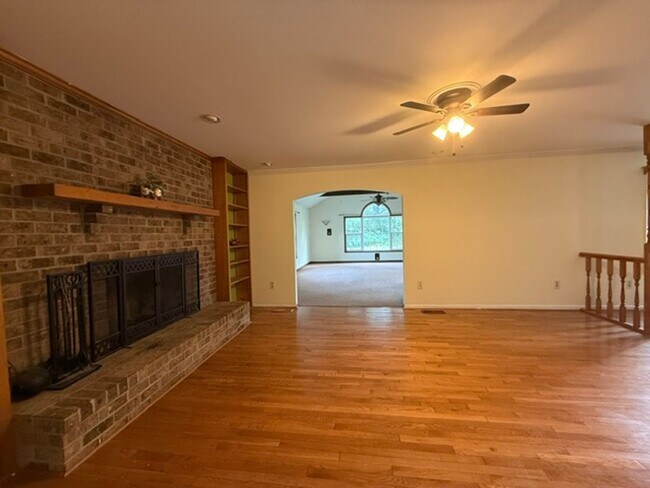 Building Photo - 2788 Pinewood Dr
