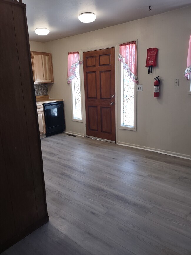 Foto del edificio - 780 Kilmer St
