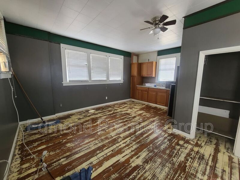 Foto principal - 329 E 5th St