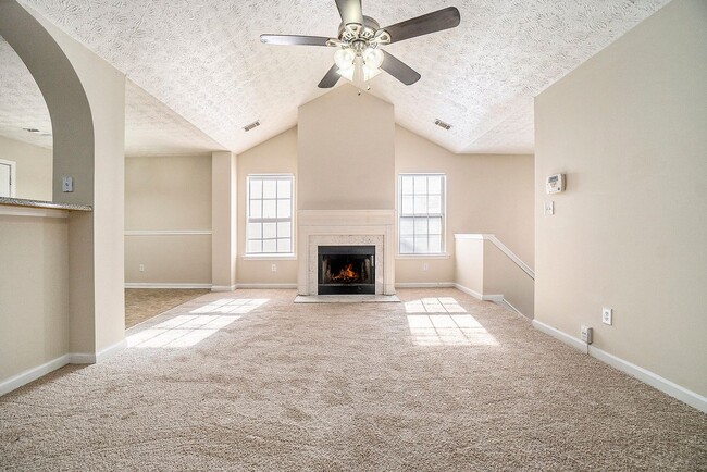 Foto del edificio - 4 bdrm, 2.5 bath in College Park