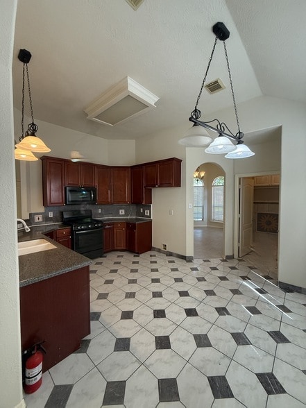Building Photo - 5250 Sherilynn Dr