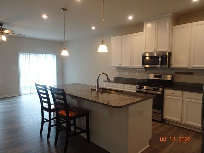 Foto del edificio - 3 Bedrooms, 2.5 Bathrooms Townhouse Rental