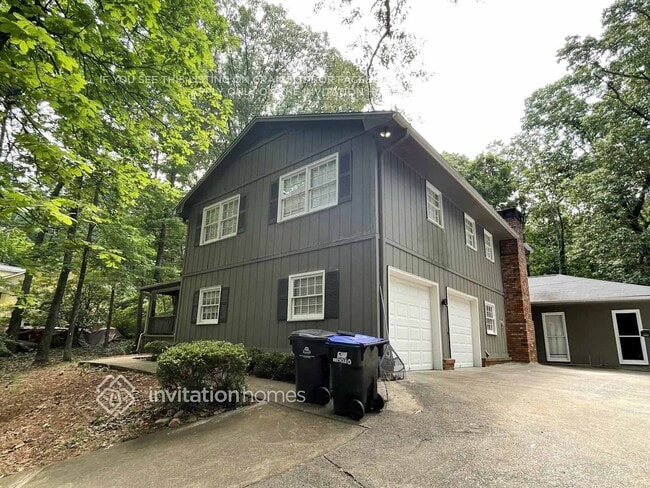 Foto del edificio - 960 Hunterhill Dr
