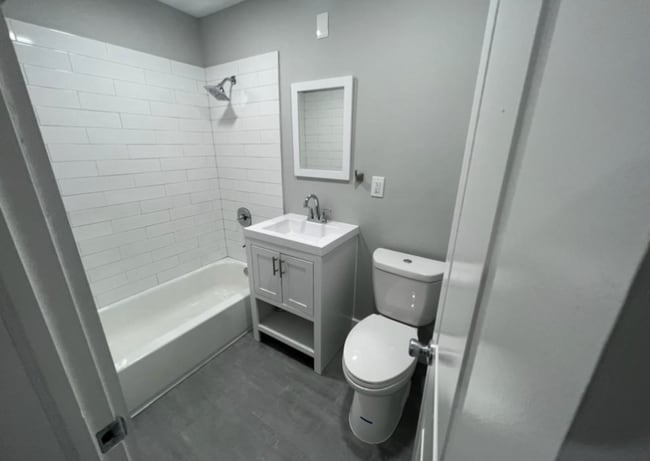 Building Photo - 544 Beachway Ave