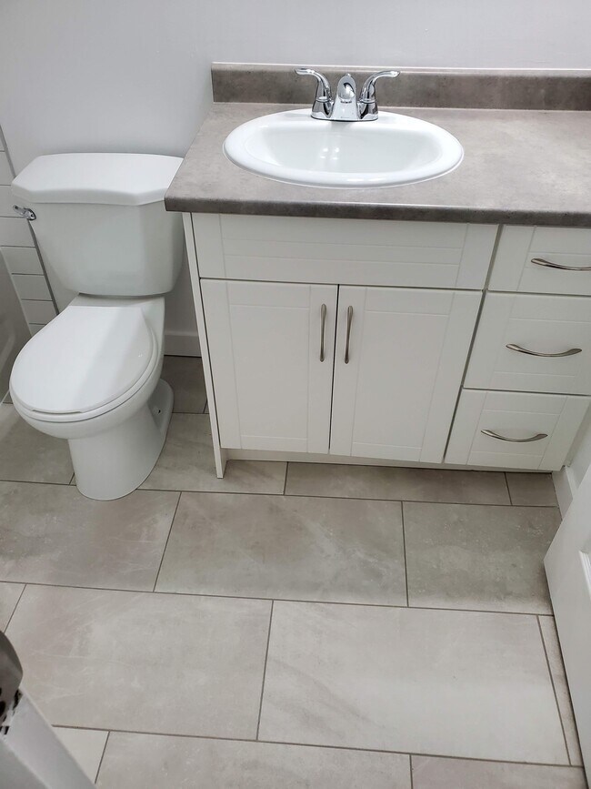 Photo du bâtiment - Renovated 1br + Flex