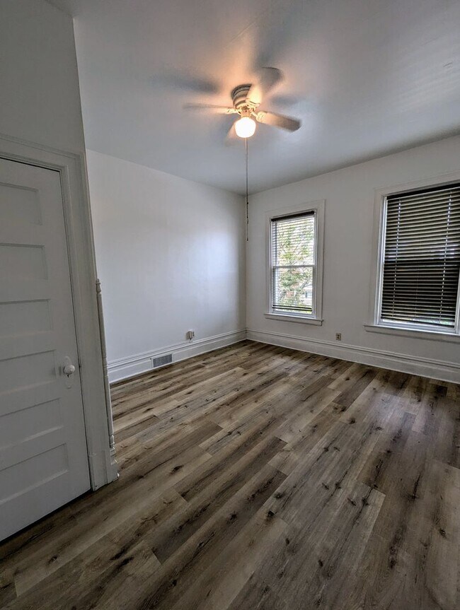 Building Photo - 66 N Sprague Ave