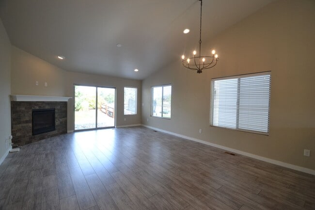 Photo - Ranch w/finished Basement with AC and a Gas Stove! House