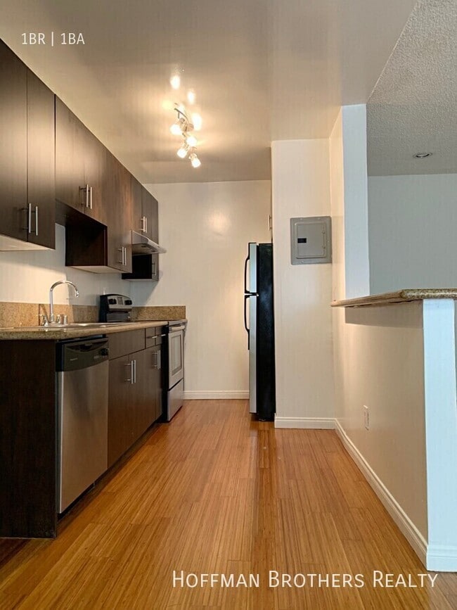 Foto del edificio - 1847 Winona Blvd