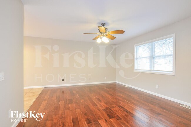 Foto del edificio - 1562 Glenage Dr