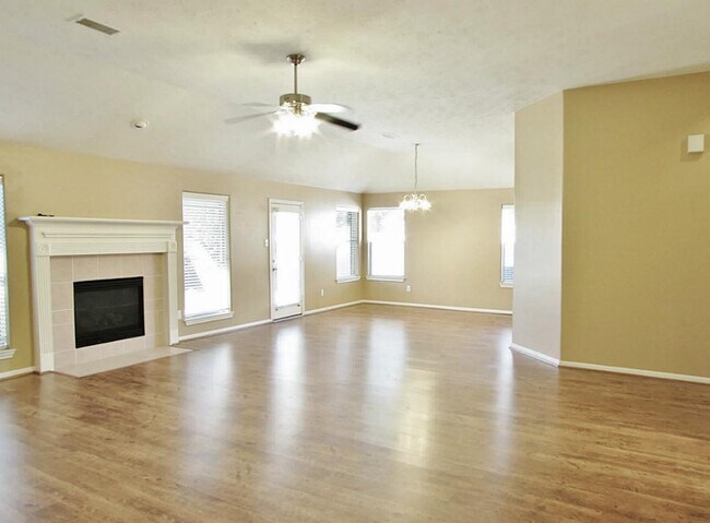 Building Photo - 5207 Bay Pines Dr