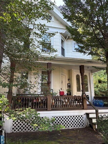 Primary Photo - 150 Jane St