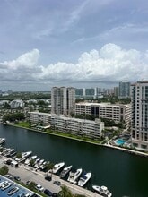 Building Photo - 100 Bayview Dr