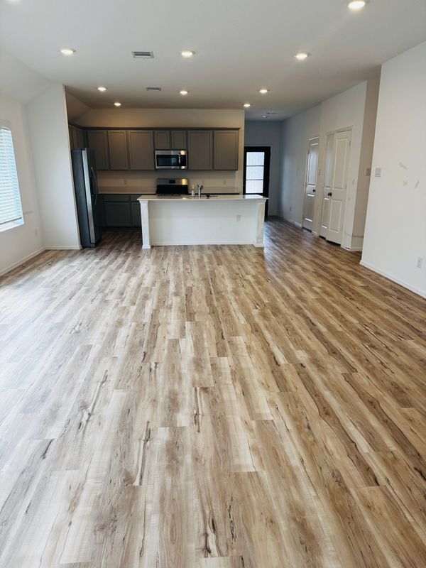 Foto del edificio - 3713 River Sand Rd