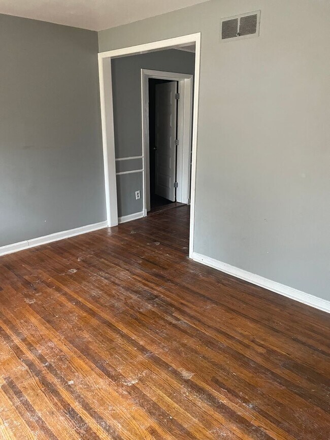 Foto del edificio - Bright 3BR SFR w/ 2 car garage + Eat in Kitchen + Large Patio in Memphis