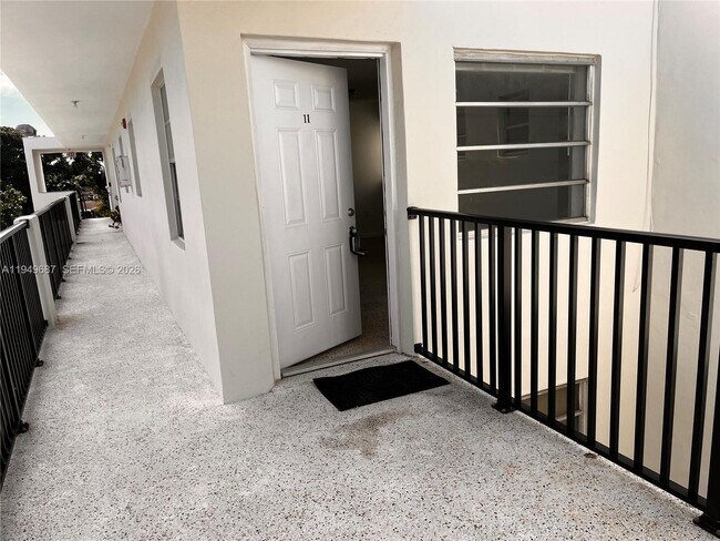 Foto del edificio - 928 SW 30th Ave