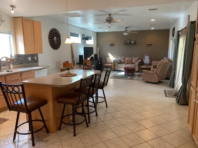 Foto del edificio - 1190 N Meadows Dr