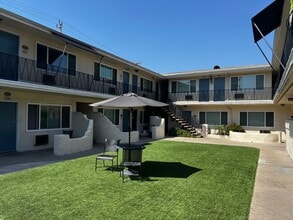 Building Photo - 2615 W Olive Ave