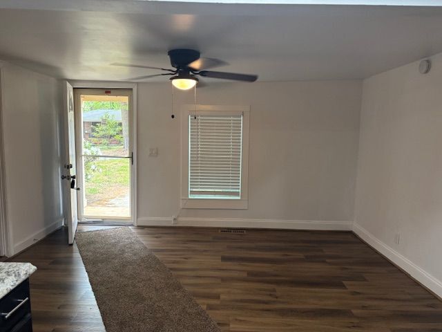 Foto del edificio - 2523 Hood Ave NW