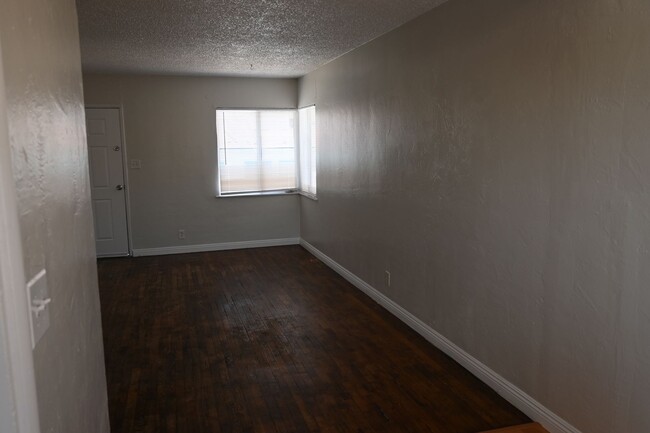 Building Photo - 304N 14th St - Charming 1950s 1 bedroom Ap...