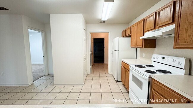Building Photo - 904 N Belmont Ave