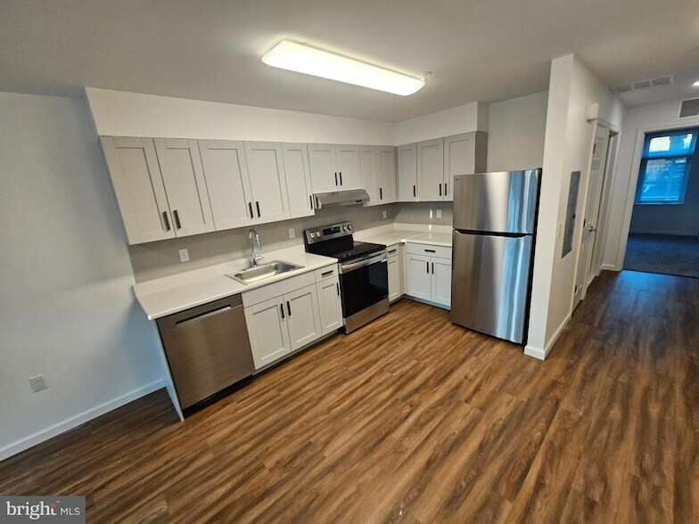 Primary Photo - 200 Hamilton Ave