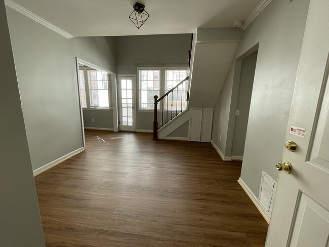 Living room - 1072 Piedmont Ave NE