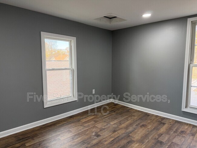 Foto del edificio - 1513 E Edwards St