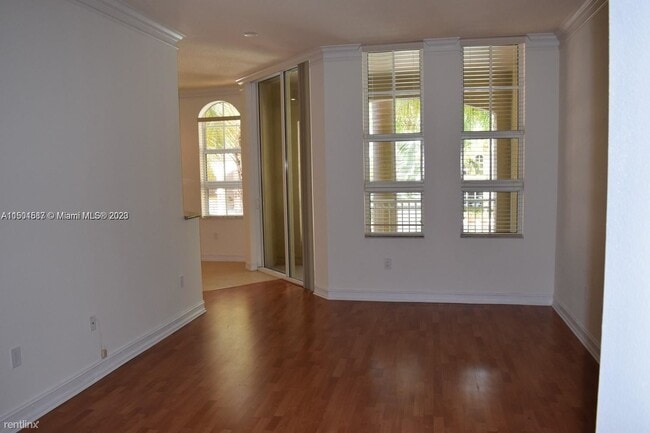 Building Photo - 2 br, 2 bath Condo - 3001 NE 185th St Apt 220