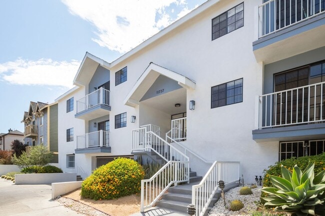 Foto del edificio - 11737 Courtleigh Dr.