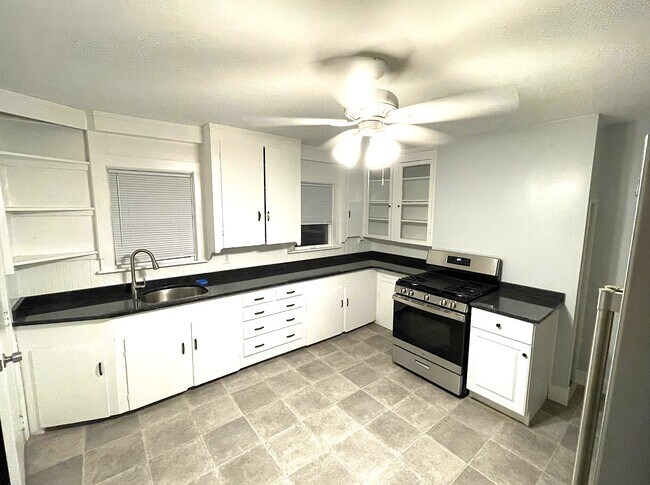 Foto del edificio - 154 Blanding Ave