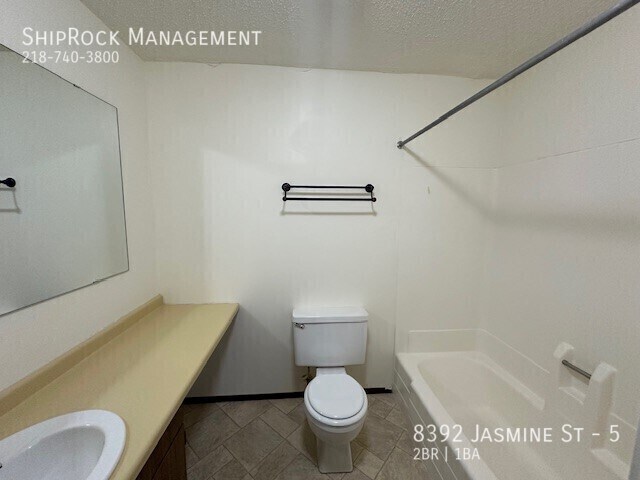 Foto del edificio - Meadowbrook 8392-5