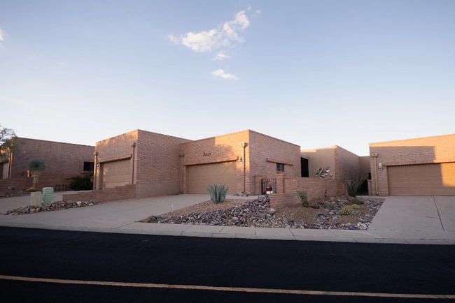Building Photo - 1230 W Camino del Pato