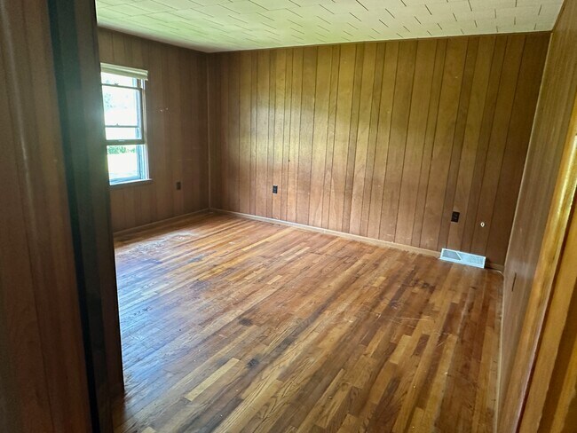 Foto del edificio - Price drop on this 3 bed 1.5 bath Apartmen...