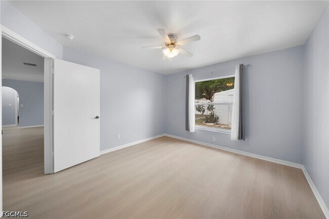 Foto del edificio - 15624 Sunny Crest Ln