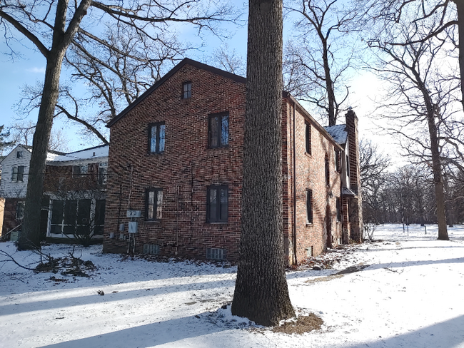 Building Photo - 2324 Kenwood Blvd