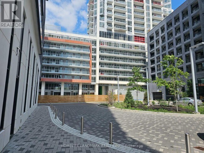 Photo du bâtiment - 8868 Yonge St