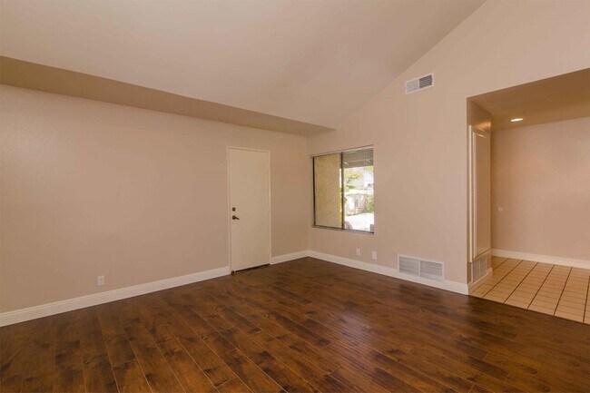 Building Photo - 1649 Avenida Entrada