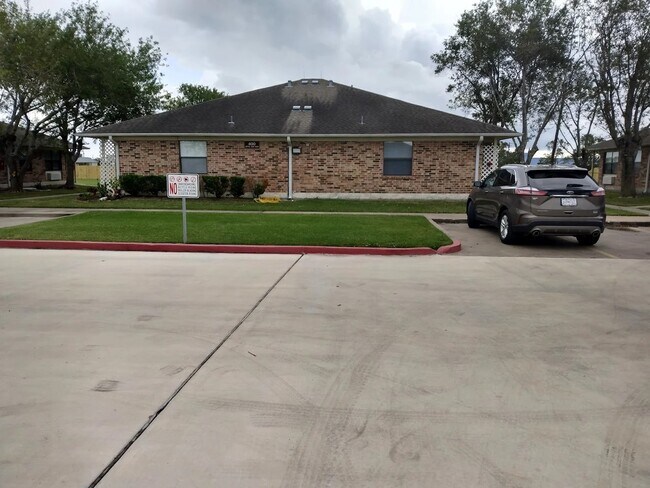 Building Photo - 1207 Miracle Dr